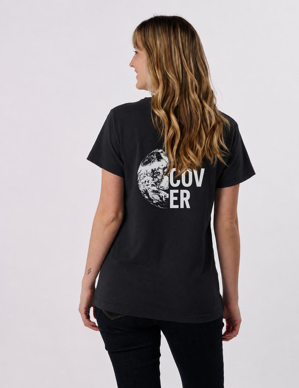 EC100_Black_Back_Recover_Globe_On_Body_W.jpg
